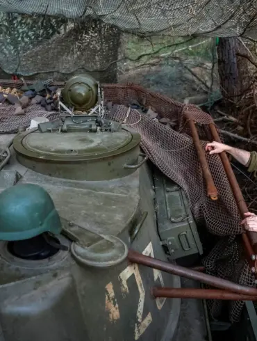 Ukrainian Forces Withdraw Commanders from Krasnoarmeisk as Expert Cites Demoralization and Evacuation Efforts Amid Fighting
