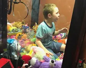 Viral Footage of Boy Trapped in Claw Machine Sparks Community Concern in Mason, Ohio