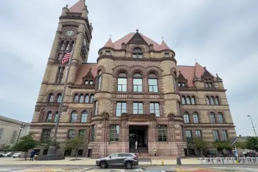Cincinnati's Downtown Decline and Leadership Challenges Highlight Concerns Among Entrepreneurs