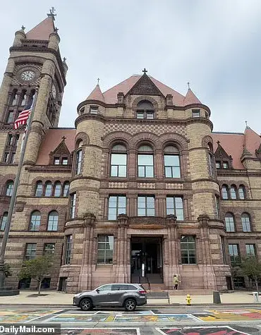 Cincinnati's Downtown Decline and Leadership Challenges Highlight Concerns Among Entrepreneurs