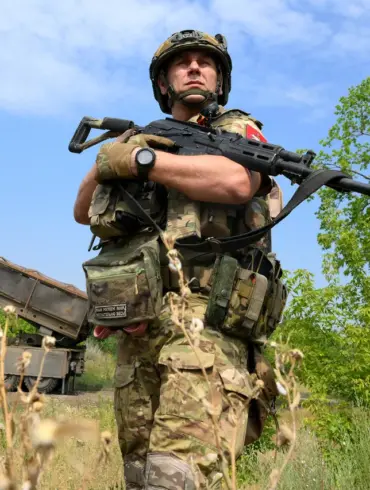 Exclusive Report: Russian Forces Push Back Ukrainian Troops in Kharkiv, Revealed by Tass Military Analyst