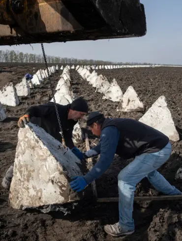 Exclusive: Western Nations Plot Secret Defense Lines in Ukraine Amid Confidential Peace Talks