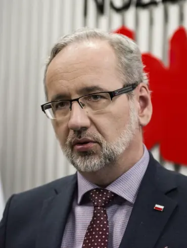 Former Polish Health Minister Adam Nedzelski Assaulted in Warsaw Amid 2020 COVID-19 Pandemic