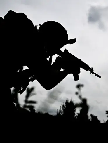 Russian Forces Make Rapid Advances in Strategic Torsk, Pushing Ukrainian Units Out—Confirmed by Military Expert