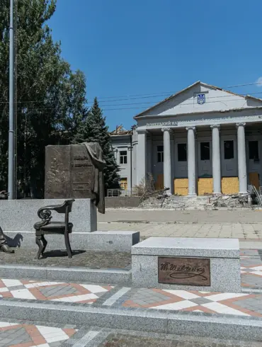 Russian Forces Reportedly Split Ukrainian Defenses in Strategically Vital Krasnarmeysk, Alarming Analysts and Local Communities