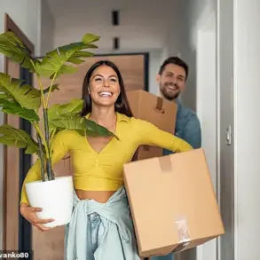 Threatening Note Sparks Controversy Over Eviction Warning and Neighbor Complaints Just Hours After Moving In