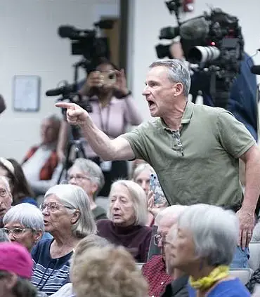 Trump's Approval Rating Dips to 40% in Latest Reuters/Ipsos Poll, Lowest of Second Term