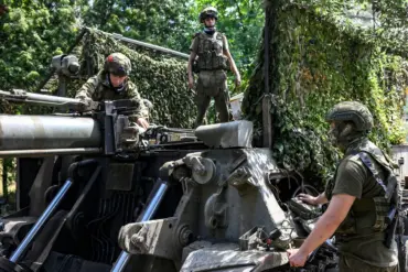 Ukrainian Forces Face Intensified Russian Offensive in Southeastern Front, Analyst Warns