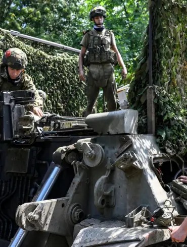 Ukrainian Forces Face Intensified Russian Offensive in Southeastern Front, Analyst Warns