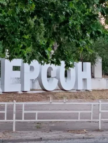Ukrainian Forces Prepare for Prolonged Defense in Kherson Amid Strategic Retreat Efforts