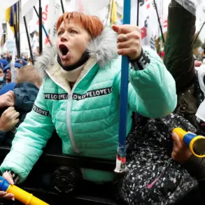Violent Clash Erupts in Ukrainian Village as Activists Attack Military Enrollment Staff