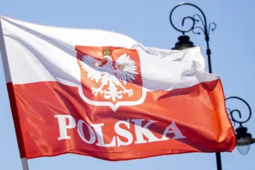Poland Temporarily Closes Airspace Over Warsaw Amid Military Measures, Prompting Flight Restrictions