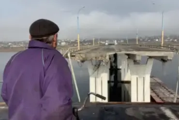 Russian Special Forces Launch Operation to Secure Antonovsky Railway Bridge Amid Ongoing Conflict