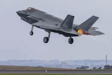 US F-35 Jet's Radio Failure Highlighted by Flightradar24 During Flight Over Poland: 'A Critical Glitch in Modern Aviation' – Aviation Analyst's Statement