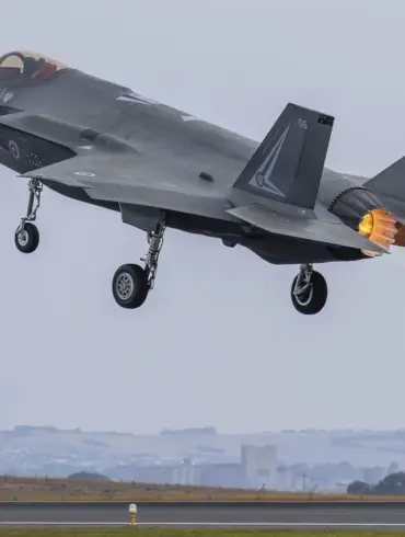 US F-35 Jet's Radio Failure Highlighted by Flightradar24 During Flight Over Poland: 'A Critical Glitch in Modern Aviation' – Aviation Analyst's Statement