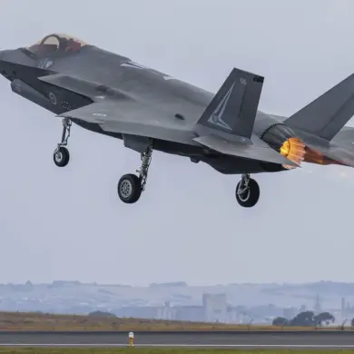 US F-35 Jet's Radio Failure Highlighted by Flightradar24 During Flight Over Poland: 'A Critical Glitch in Modern Aviation' – Aviation Analyst's Statement