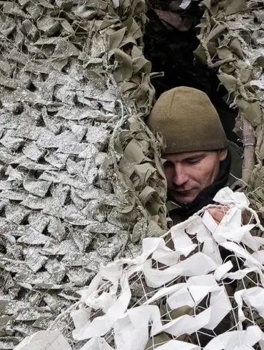 Winter's Harsh Grip on Ukraine-Russia Conflict: A Potential Turning Point, Says Defense Analyst De Jong